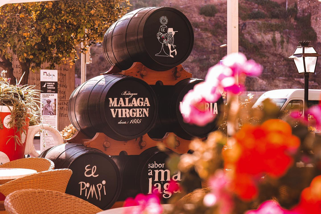 El Pimpi Malaga Tapas-Restaurant mit spanischen Gerichten, Wein und authentischer andalusischer Atmosphäre