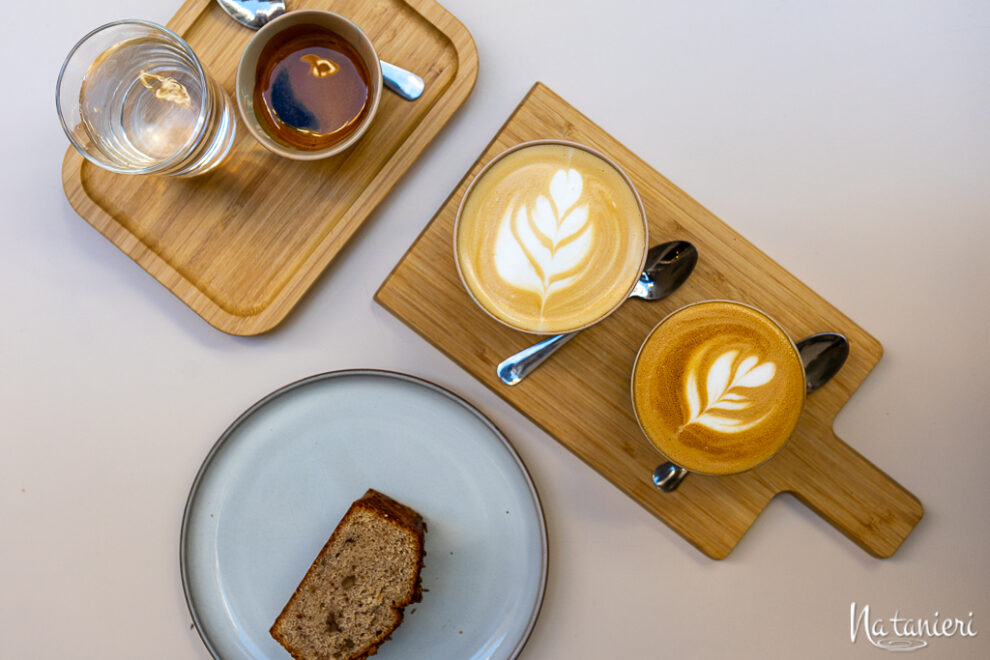 Specialty coffee with latte art at Kima Coffee Málaga