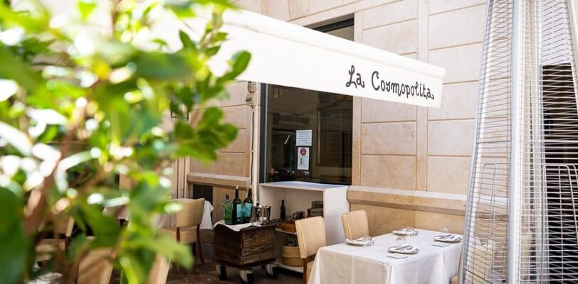 La Cosmopolita Málaga mit Außenbestuhlung, eleganter Terrasse und erstklassiger Atmosphäre
