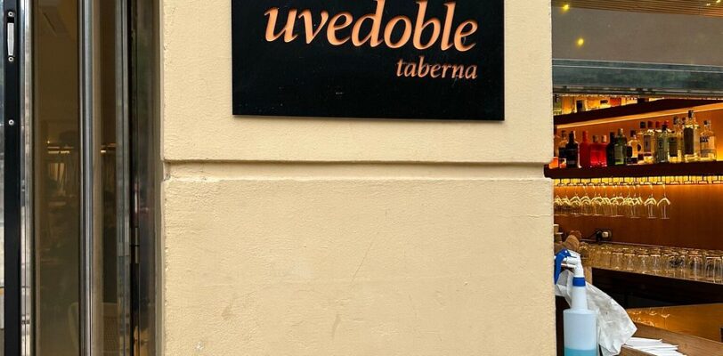 Uvedoble Málaga taberna Mittagsrestaurant mit gemütlicher Bar und traditioneller andalusischer Atmosphäre