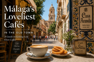 Soligt kaféliv i Málagas gamla stadsdel med kaffe, churros och traditionell andalusisk gatuatmosfär nära Casa Aranda